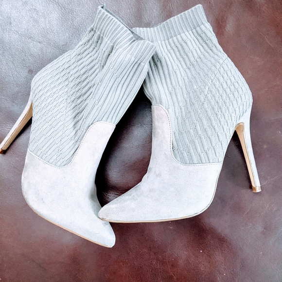 Grey Pull-On Heeled Boots - Picture 3 of 3